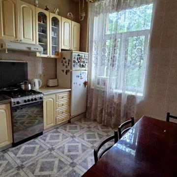 Велика Васильківська вул. (Червоноармійська), 42