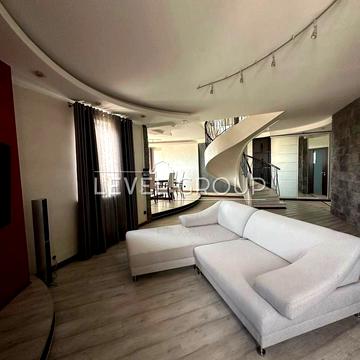 Анни Ахматової вул., 13-Г