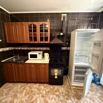 Воскресенська вул., 13-Б