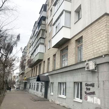 Воскресенська вул., 3