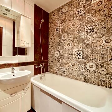 Новоукраїнська вул., 1/3