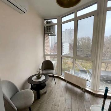 Набережна Перемоги вул., 42