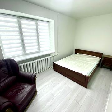 Угорська вул., 25