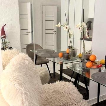 Грушевського пров., 20