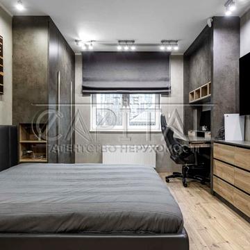 Саперне Поле вул., 12