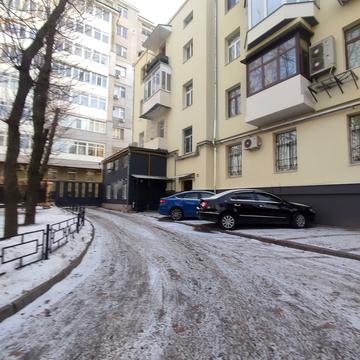 Євгена Коновальця пров. (Урицького), 11