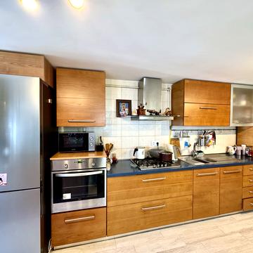 Івана Стешенка вул., 83а