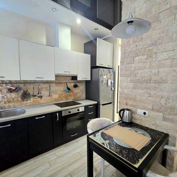 Валерія Лобановського вул., 21