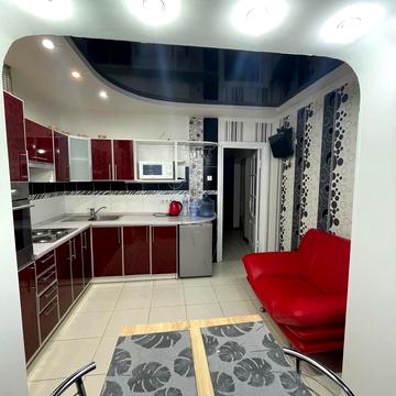 Анни Ахматової вул., 13-Б