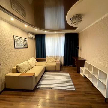 Анни Ахматової вул., 13-Б