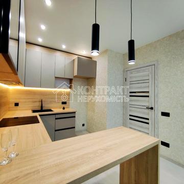 Льва Ландау просп. (50-річчя СРСР), 2-Б/1