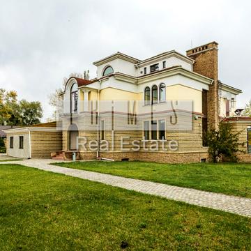 Зарічна вул., 2