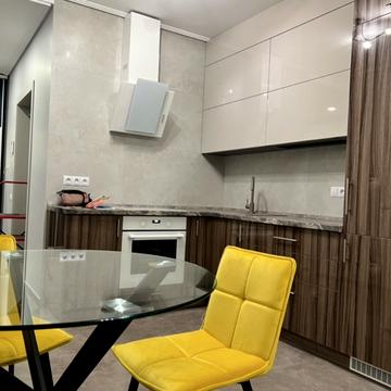 Дніпровська набережна вул., 18-Б