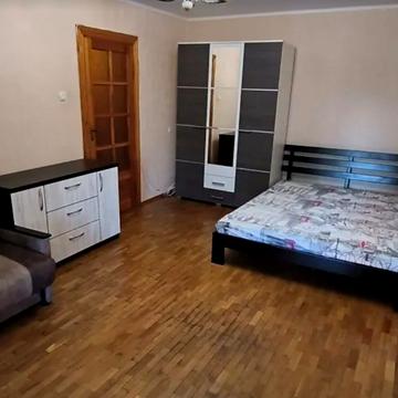 Дьогтянецька вул. (Лізи Чайкіної), 2