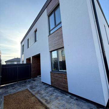 Михайла Булгакова вул., 14