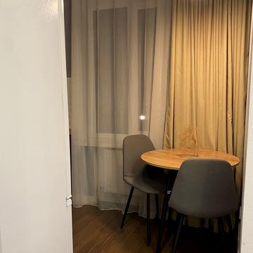 Гоголівська вул., 11