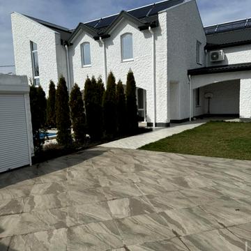 Віталія Блажка вул., 15