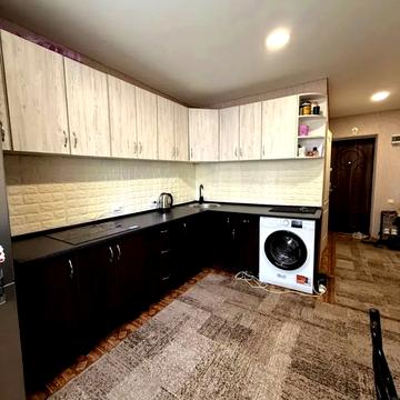 Космонавтів вул., 120