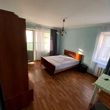 Академіка Корольова вул., 80б