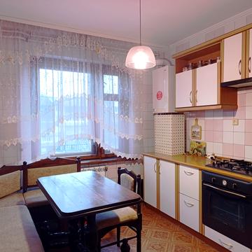 Героїв просп., 10