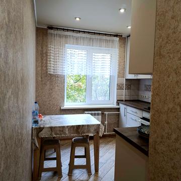 Сегедська вул., 8