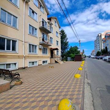 Богдана Хмельницького вул., 12