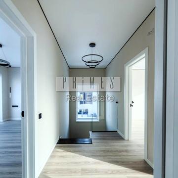 Зоряна вул., 17