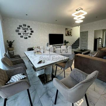 Миколи Леонтовича вул., 25