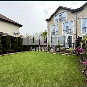 Миколи Леонтовича вул., 16