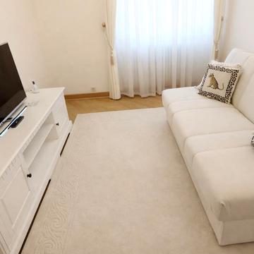 Квітнева вул., 12