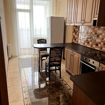 Драгоманова вул., 2