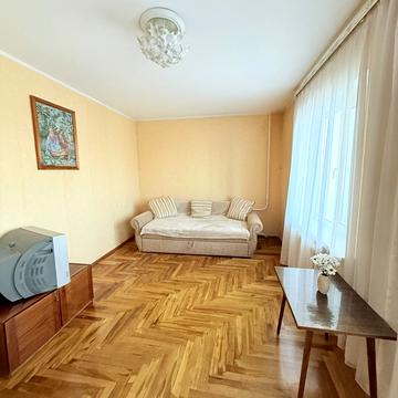 Полякова вул., 25