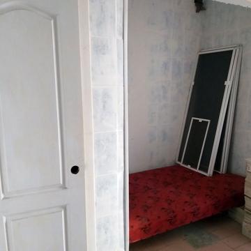 Базарна вул., 2