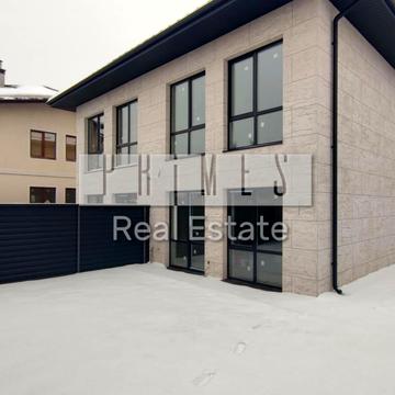 Зоряна вул., 28