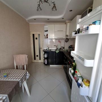 Академіка Сахарова вул., 44