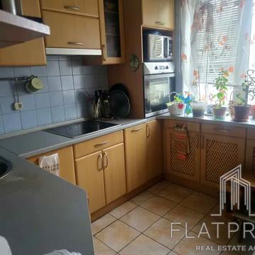 Тетяни Яблонської вул., 2