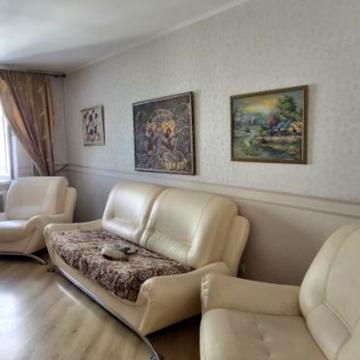 Небесної Сотні просп. (Маршала Жукова), 10/1