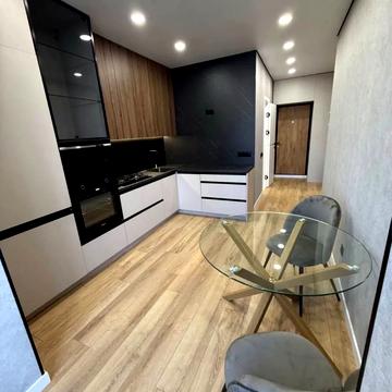 Героїв Небесної Сотні просп., (Будинок 14/4)