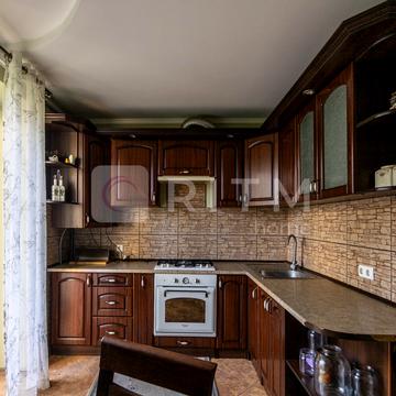 Василя Симоненка вул., 39