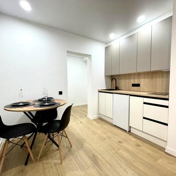 Братиславська вул., 18-Б