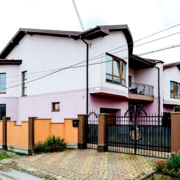 Євгена Коновальця вул., 339