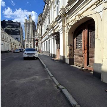 Кооперативна вул., 8