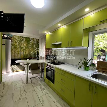 Семінарська вул. (Володарського), 8