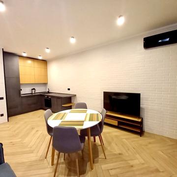 Джона Маккейна вул. (Івана Кудрі), 1