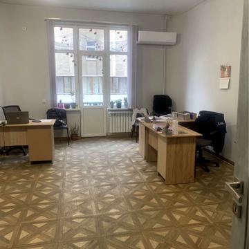 Незалежності, 11