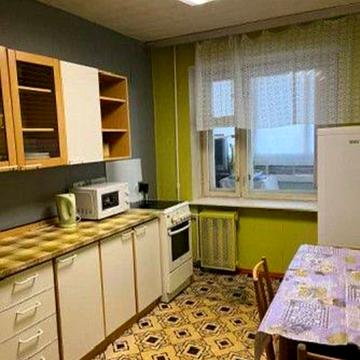 Анатолія Петрицького вул., 7