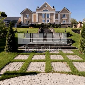 Соборна вул., 1