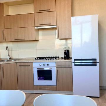 Академіка Ігоря Юхновського вул., 36