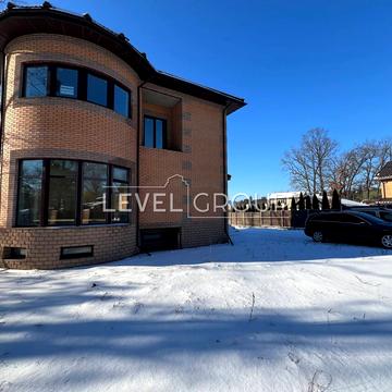 Центральна вул.