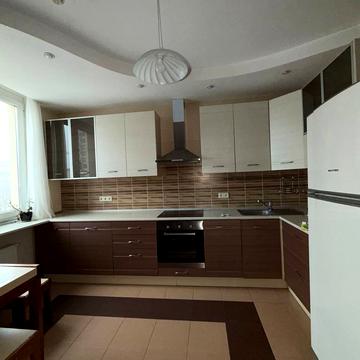 Юлії Здановської вул. (Ломоносова), 73-Д